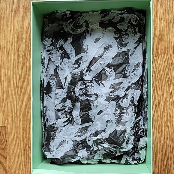 Off-White Box (Empty) - Picture 4 of 4